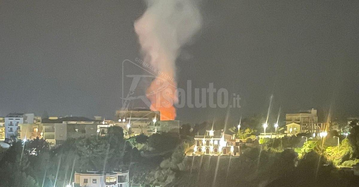 Sciacca, notte di fuoco sulla variante Foggia (Video)