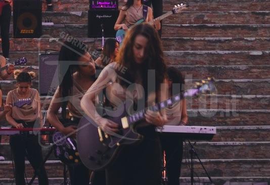 La chitarrista Beatrice La Sala nel video della Marvel