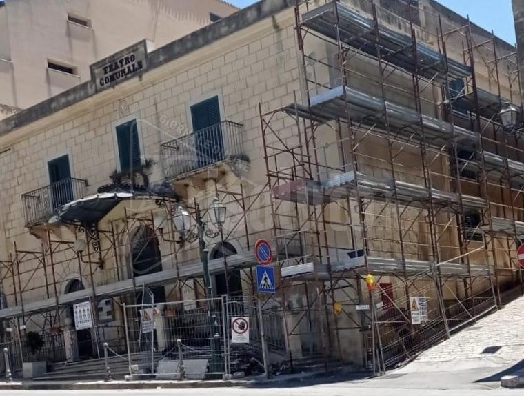Sambuca approfitta dell’estate per i lavori al teatro