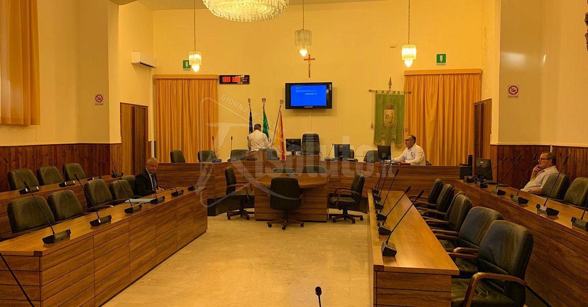 Diretta della prima seduta del consiglio alle ore 20