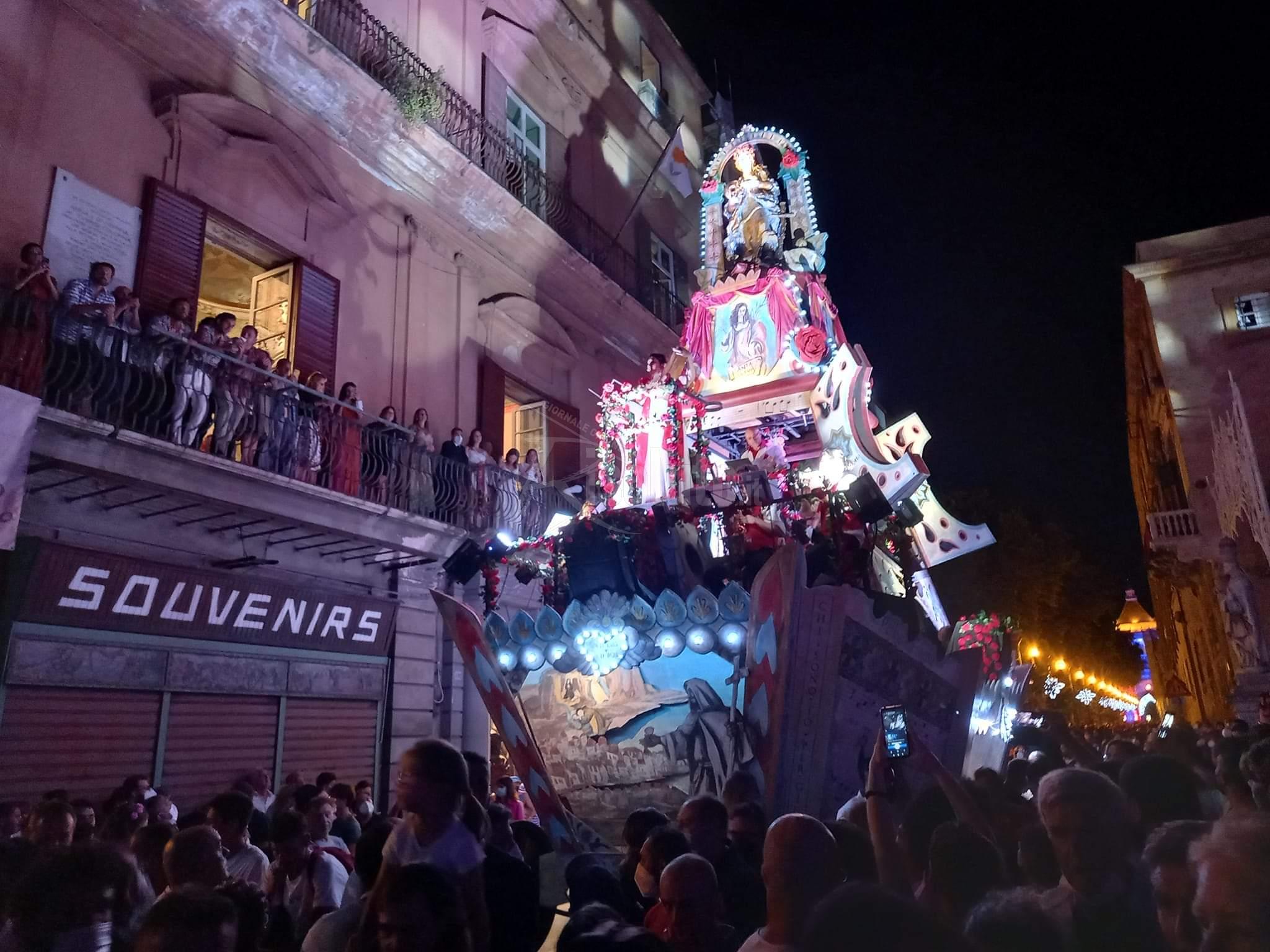 Palermo rinnova il voto alla Santuzza, ieri sera il Festino
