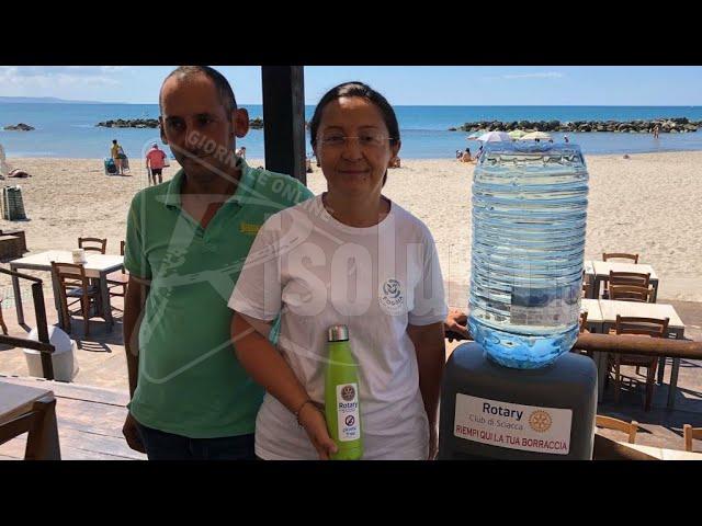 Alla Foggia acqua fresca in spiaggia (Video)