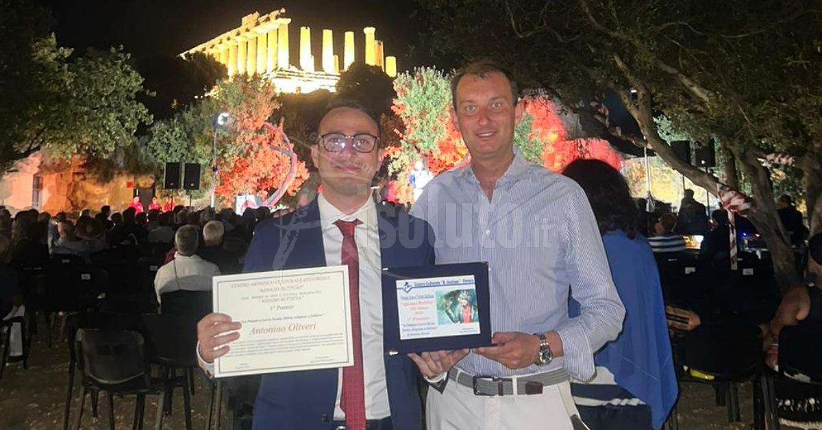 Il sindaco Dazzo consegna il premio " Ignazio Buttitta"