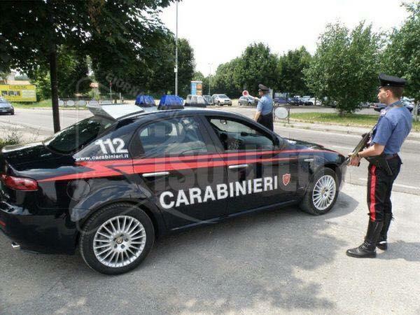 Sequestrati coltelli, pistola e droga a Castelvetrano