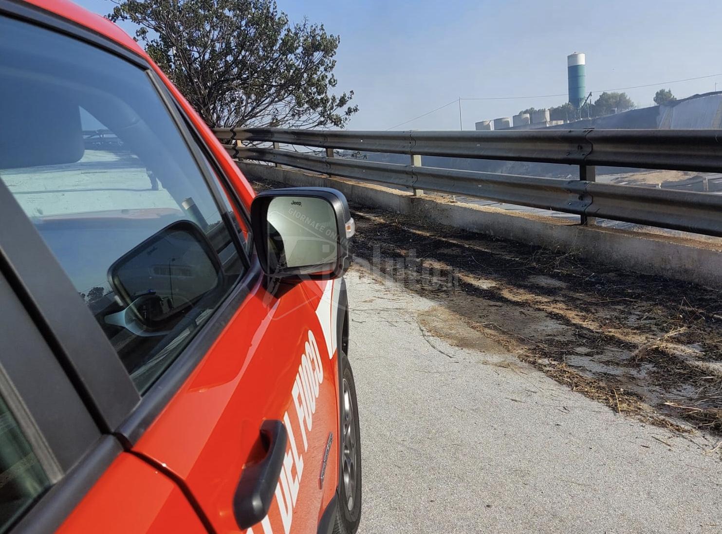 Fiamme nella discarica chiusa di Castelvetrano