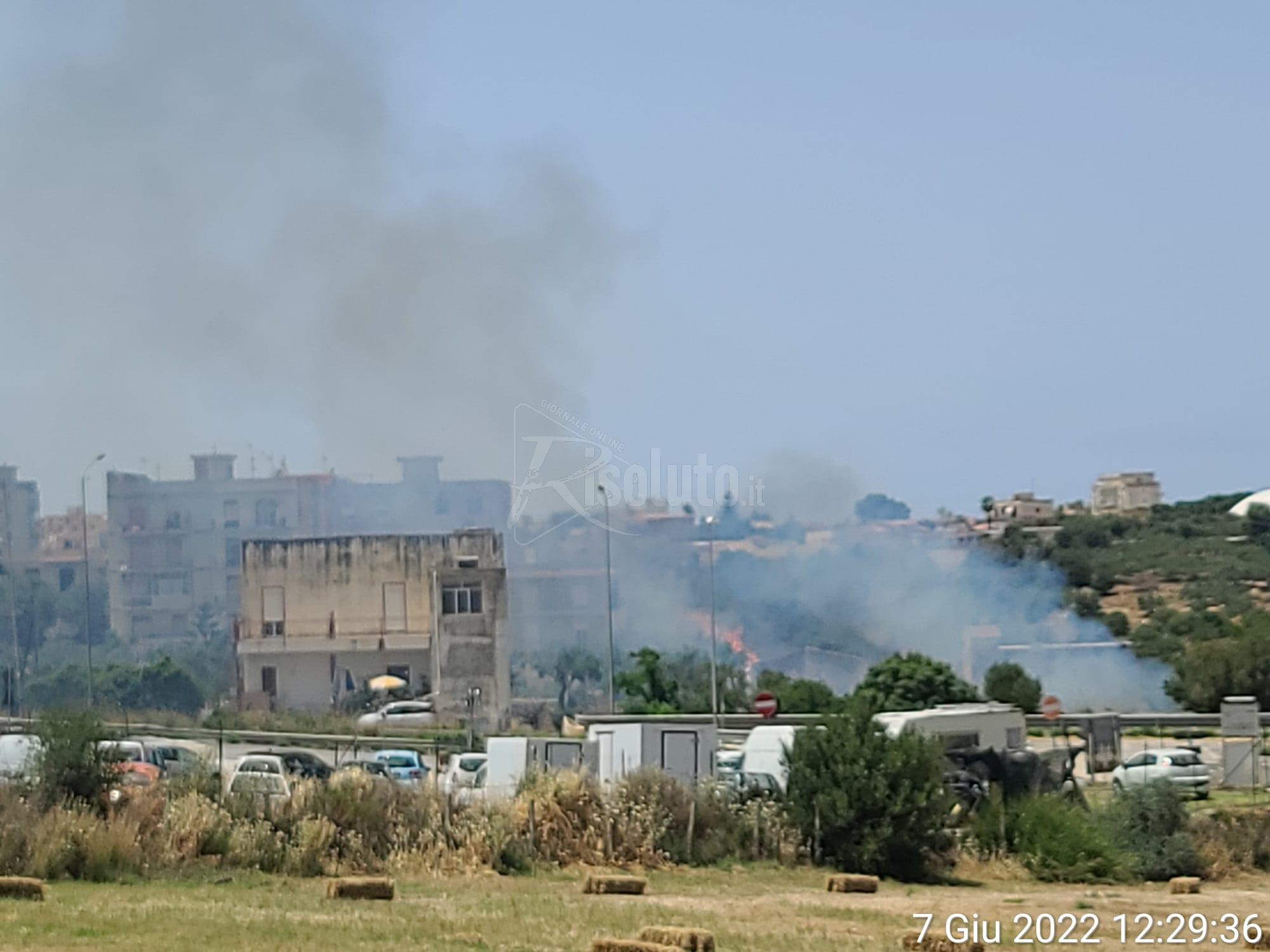 Incendio alle porte di Sciacca, domato dai vigili del fuoco
