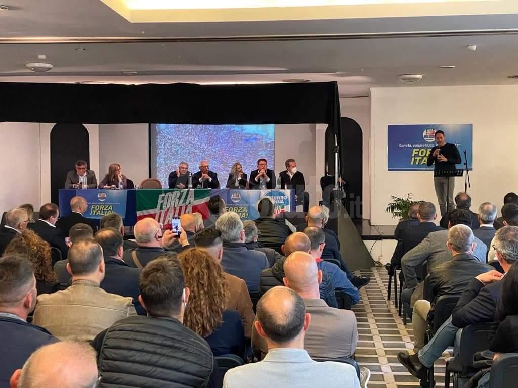Forza Italia a Mangiacavallo: “Togliamo il disturbo”