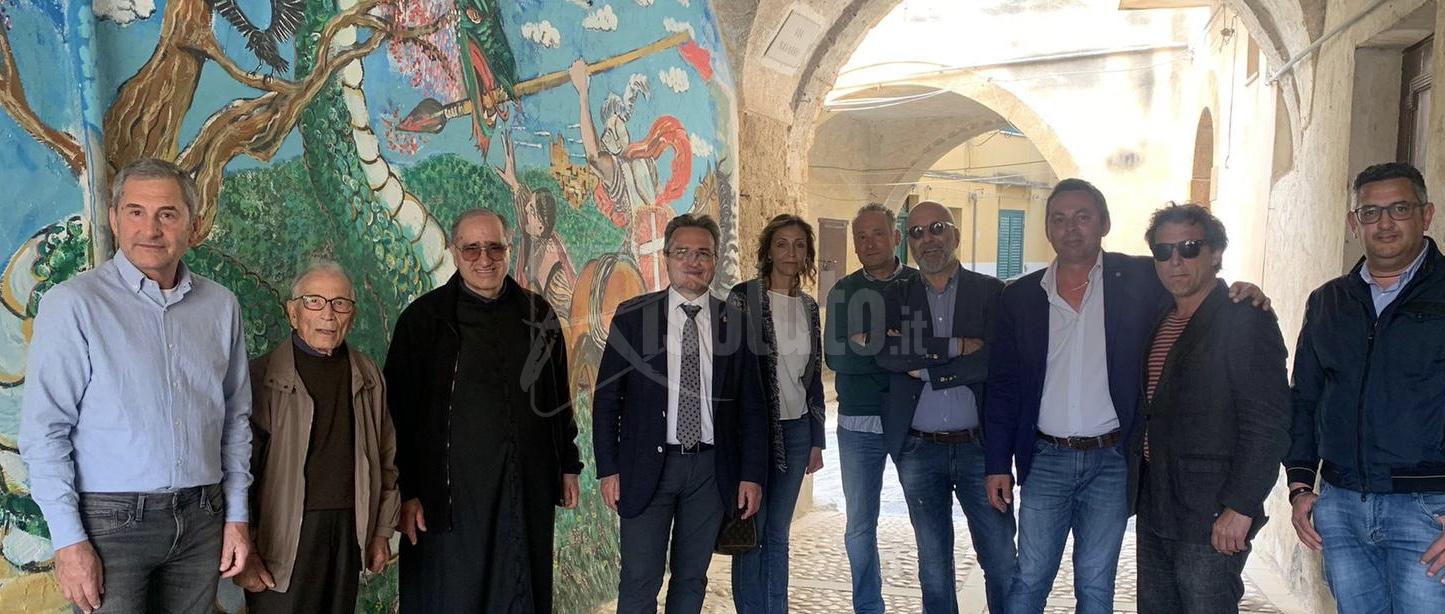 Murales “San Giorgio e il drago” a Sambuca