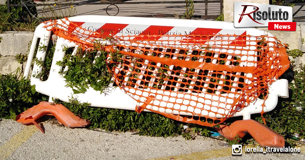 Transenne danneggiate a Sciacca dopo il ritiro