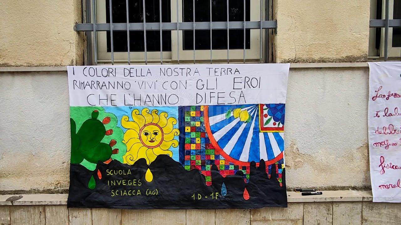 Studenti raccontano la lotta alla mafia su lenzuoli