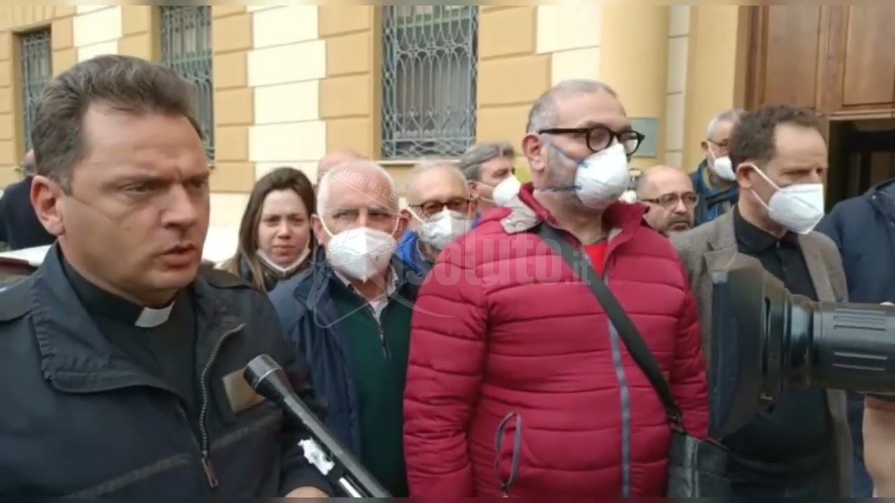Sit in di protesta dinnanzi la Prefettura di Cartello Sociale, preoccupati per Aica (Video)
