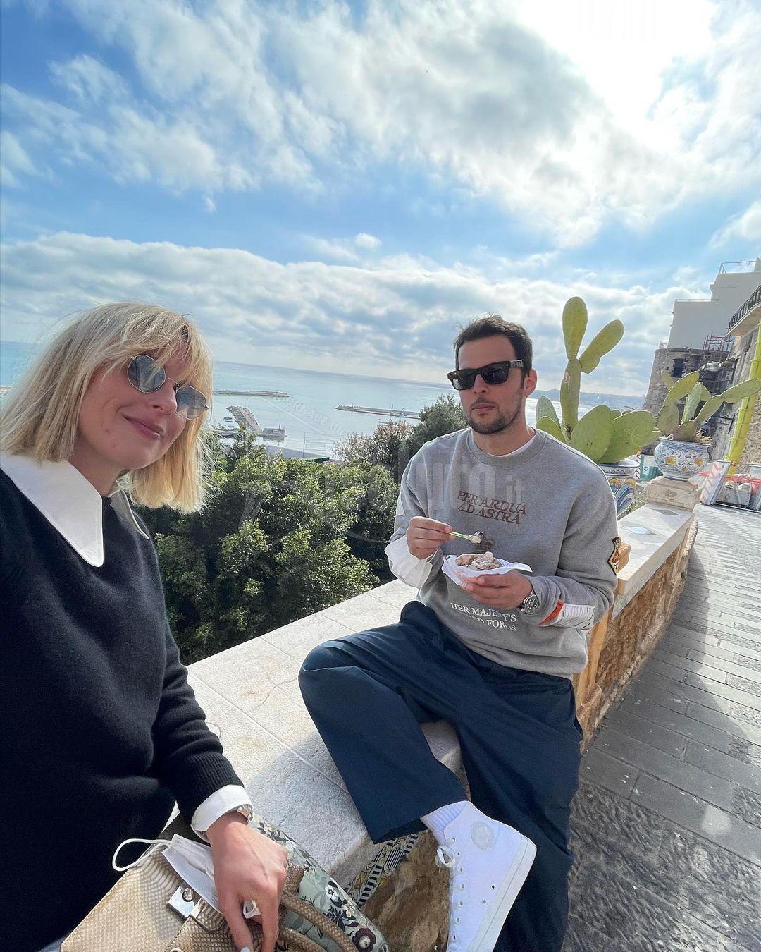 Pomeriggio a Sciacca per Federica Pellegrini tra vista sul mare e ceramica