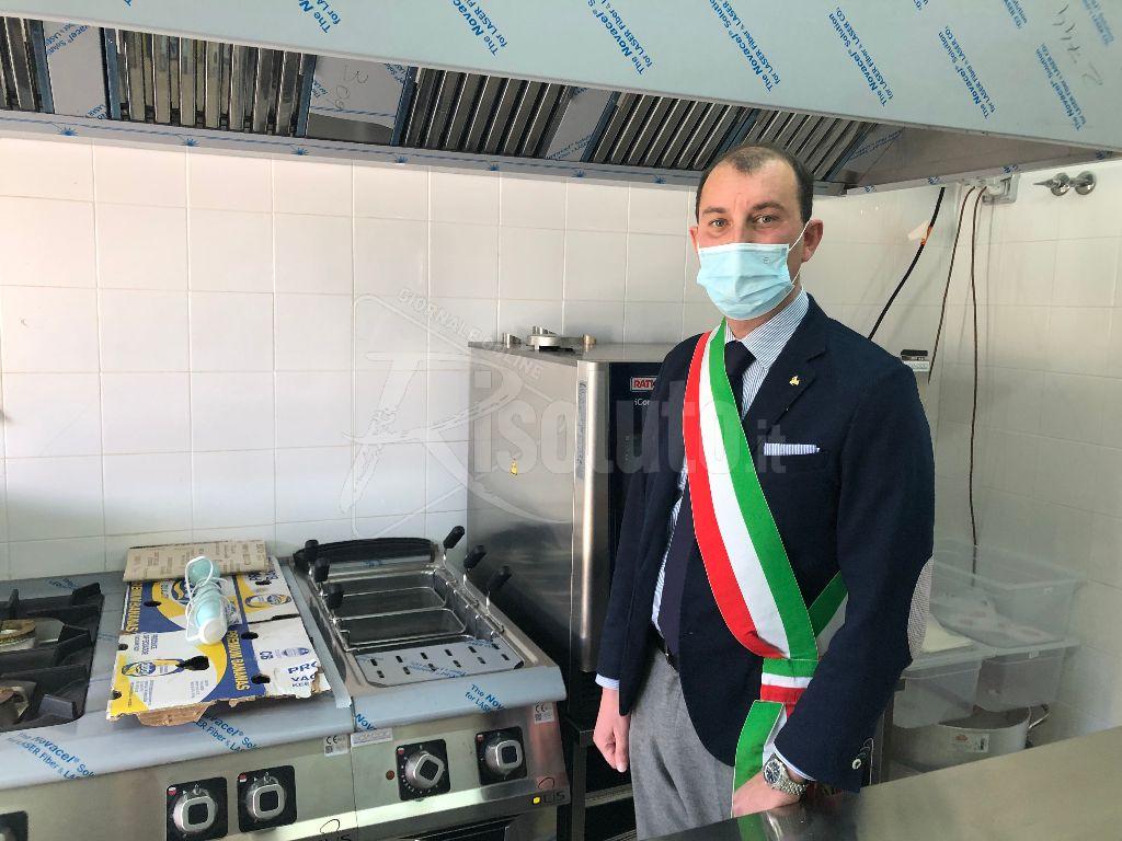 Colombe pasquali personalizzate e realizzate con l'olio locale agli alunni di Lucca Sicula