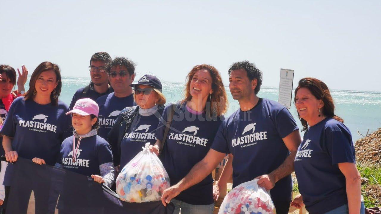 Sciacca, Plasticfree rimuove alla Foggia 6 tonnellate di rifiuti ingombranti (Video)