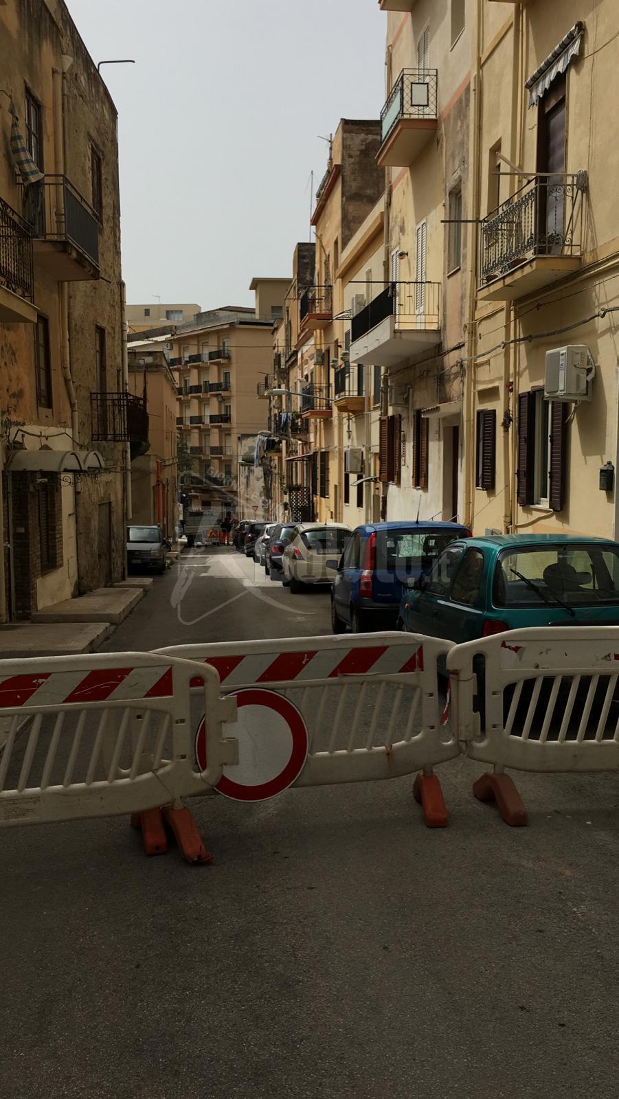 Forte odore di gas in via Conzo a Sciacca, intervento in corso del gestore