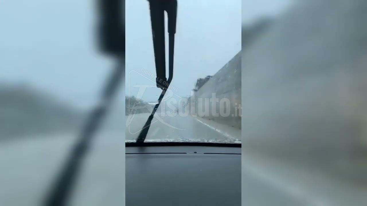 Maltempo in Sicilia, neve sulla Palermo-Sciacca (Video)
