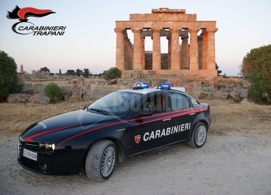 Camminava in centro a Castelvetrano con un'ascia e un coltello, denunciato un uomo del posto