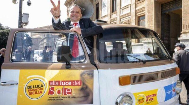Una Volkswagen d’epoca per il tour elettorale di De Luca