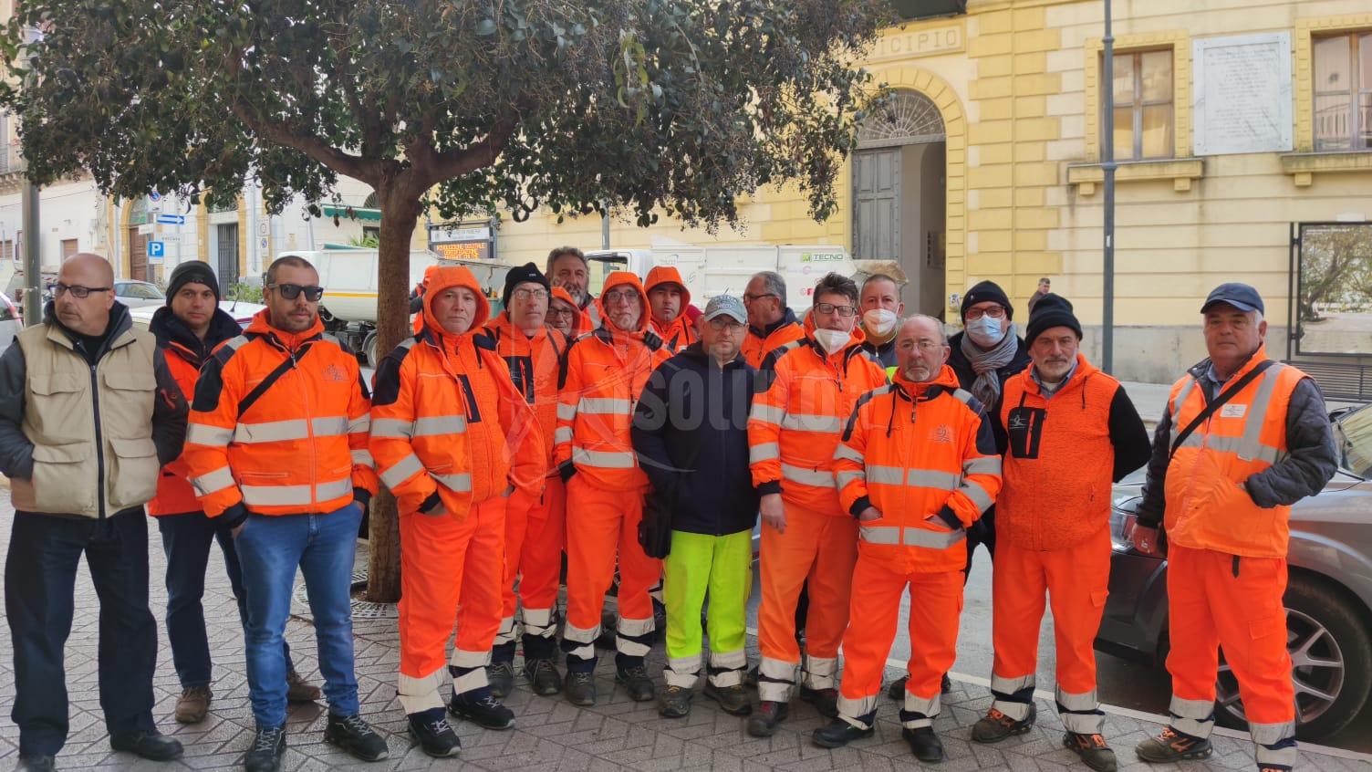 Oggi Riberambiente paga gli stipendi arretrati ai lavoratori
