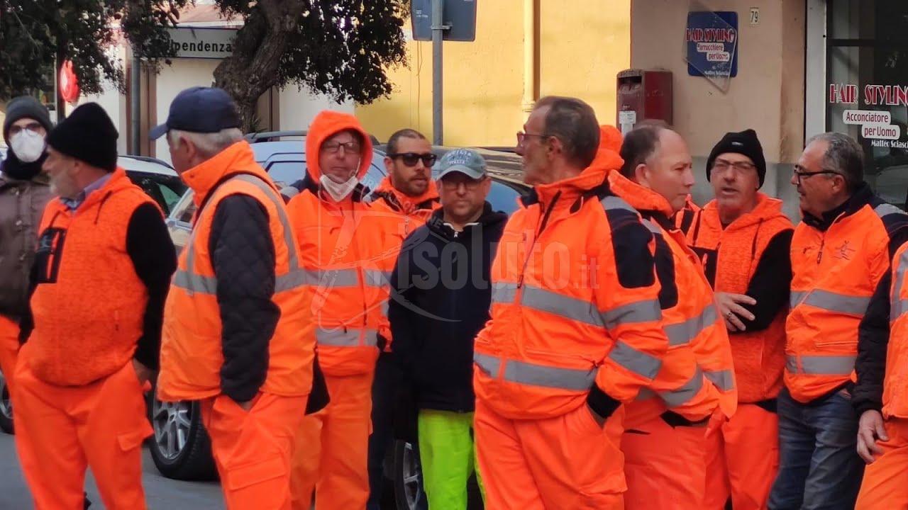 Nuova protesta dei lavoratori di Riberambiente (Video)