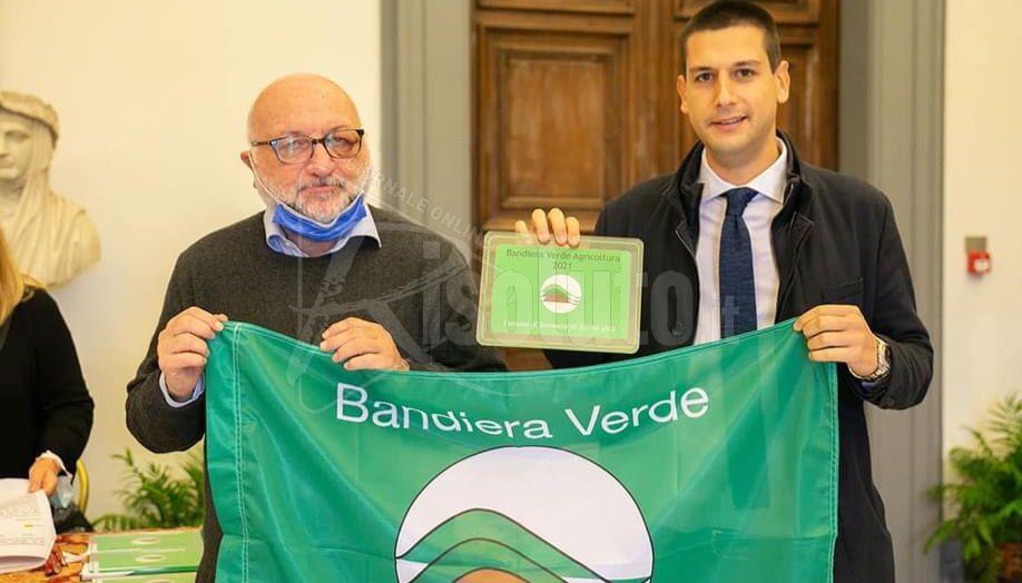 Impegno per il riciclo dei rifiuti, a Sambuca la Bandiera Verde