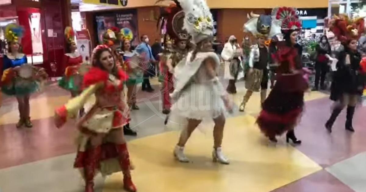 Domenica di Carnevale, il gruppo "Mambo King's" di Sciacca balla al Conca d'Oro (Video)