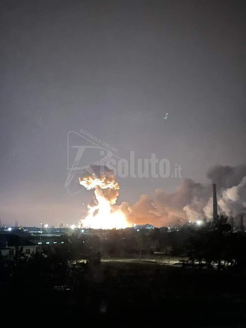 Sirene di allarme e bombe sull'Ucraina, e' guerra