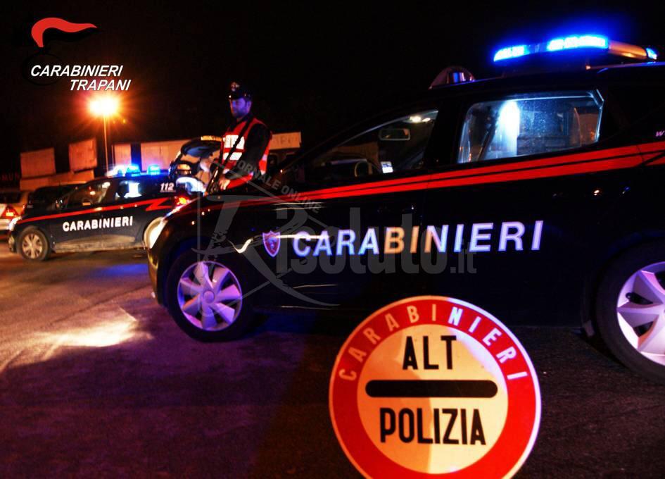 Intervento dei carabinieri per un  incidente, ma scoprono che l'auto è rubata e l'autista ubriaco