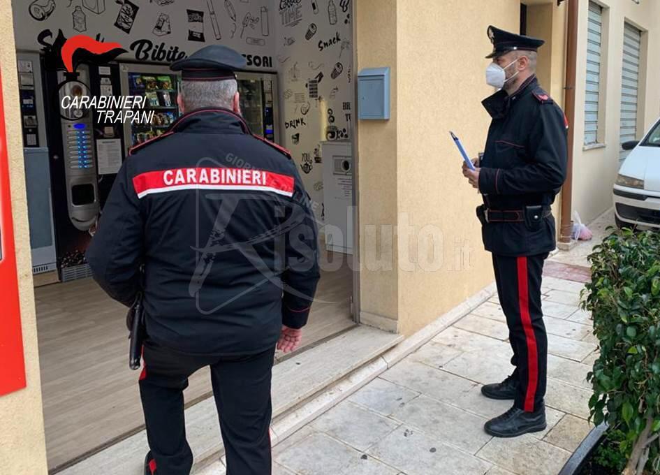 Furti ai distributori di snack e bevande, arrestati a Castellamare del Golfo i presunti responsabili