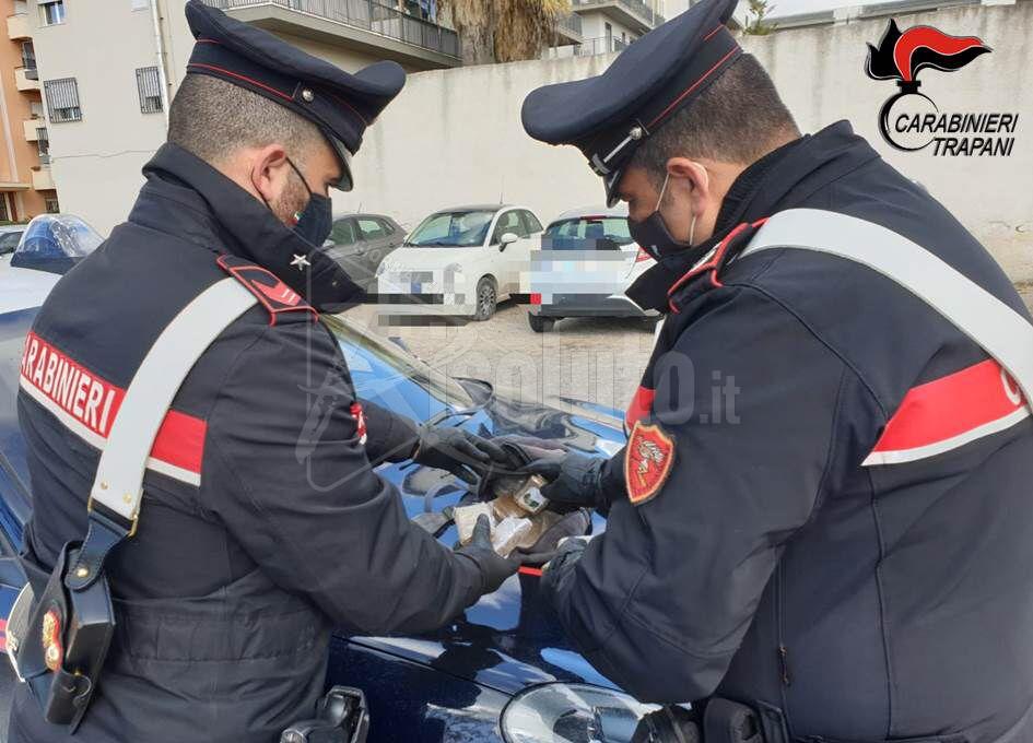 Hashish nascosta tra le pietre di tufo, arrestato a Mazara del Vallo noto pregiudicato
