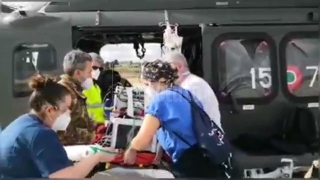 Il volo del piccolo di Sciacca da Agrigento a Taormina accompagnato da medici e militari  (Video)