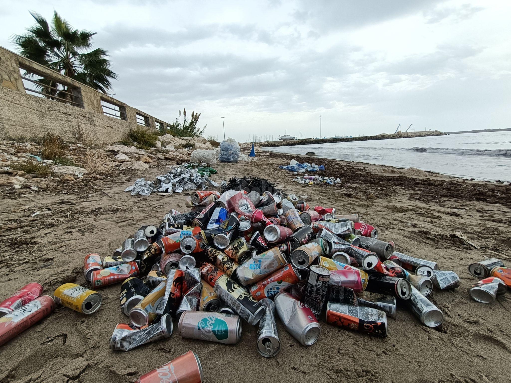 “Adottiamo lo Stazzone”, i piccoli studenti dell’Istituto Comprensivo “Mariano Rossi” di Sciacca ripuliscono la spiaggia del borgo