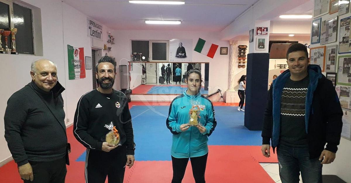 L'atleta Irene Marturano riceve il premio Radio Torre Ribera