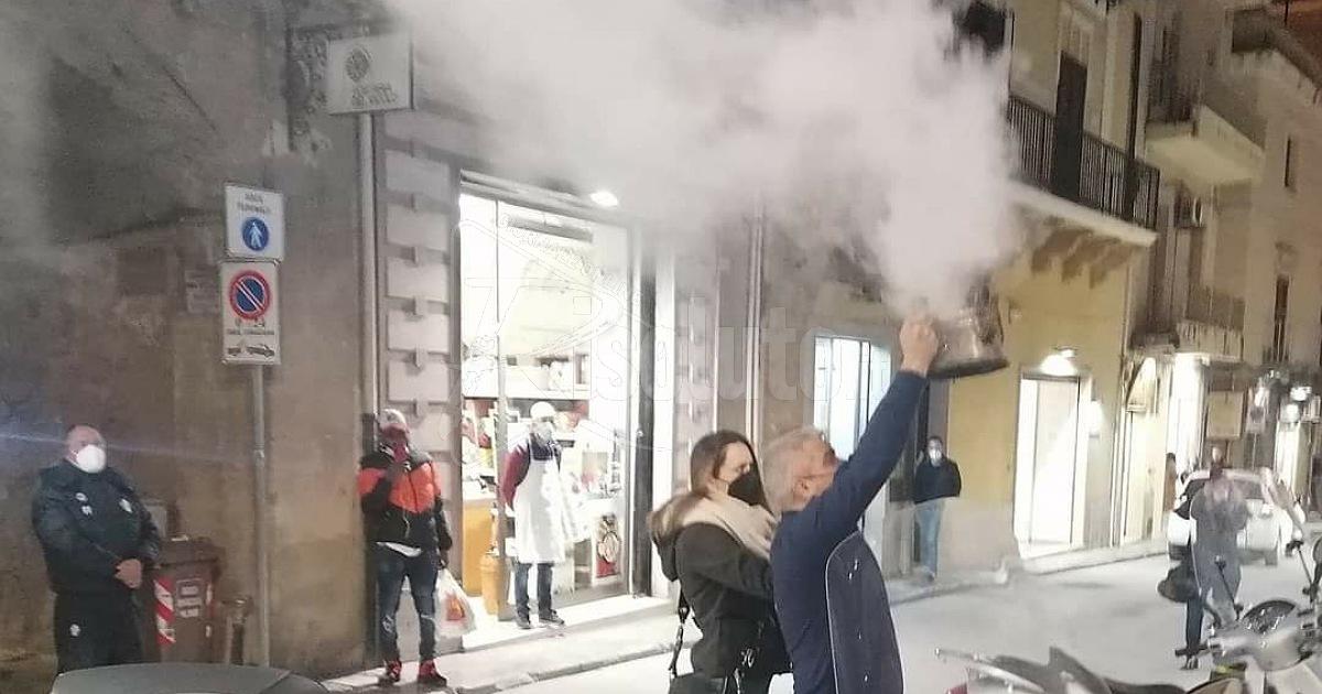 "Fumata" improvvisata a Sciacca che nel giorno della sua Patrona non rinuncia al suo rito