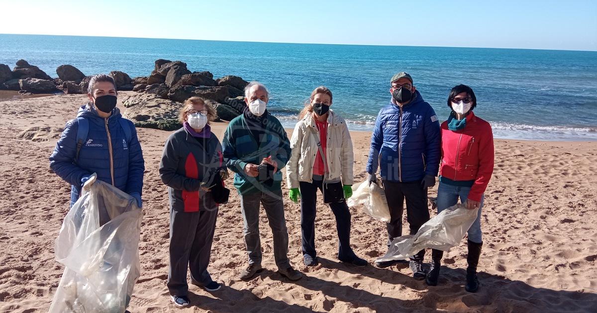 Sciacca, Marevivo e associazione  "Timpi Russi" puliscono la spiaggia (Interviste)