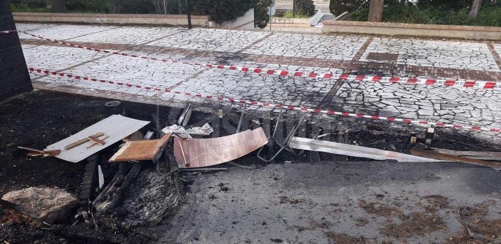 L’incendio nella villa comunale di Ribera, oggi udienza di convalida per l’indagato