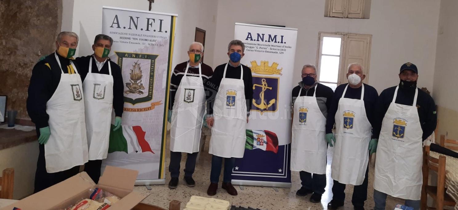Cuochi e bombole del gas per il pranzo della domenica alla Mensa della Solidarietà di Sciacca