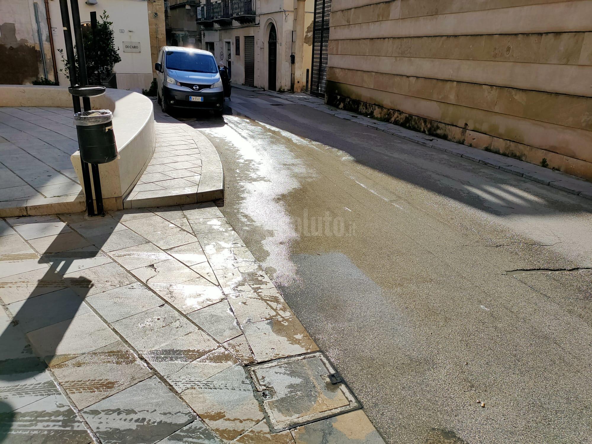 Perdite idriche in centro e in periferia, segnalazioni da San Vito alla Seniazza