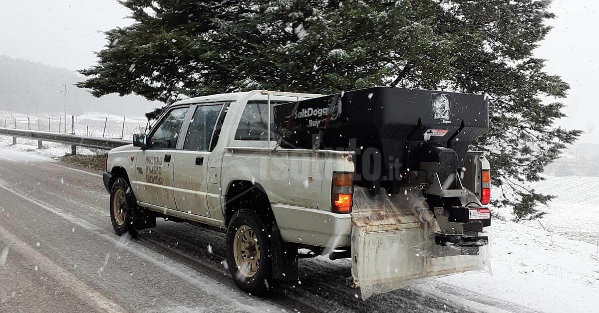 Arriva la neve a Santo Stefano Quisquina e Cammarata, mezzi spargisale sulla provinciale 24