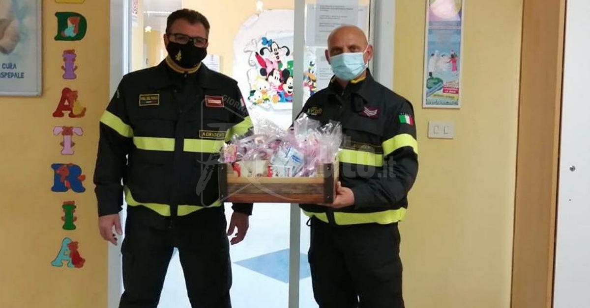Arriva la "befana" nel reparto di Pediatria di Sciacca grazie ai Vigili del fuoco