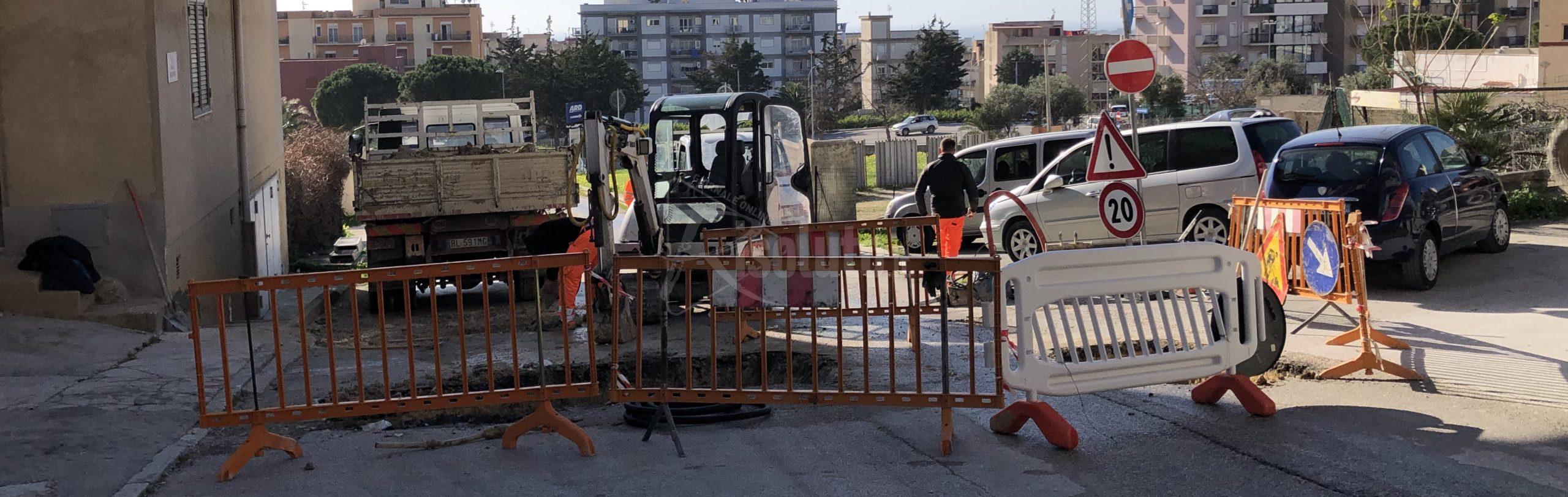 Dopo 35 giorni dalla chiusura al transito della strada oggi i lavori in via delle Begonie a Sciacca