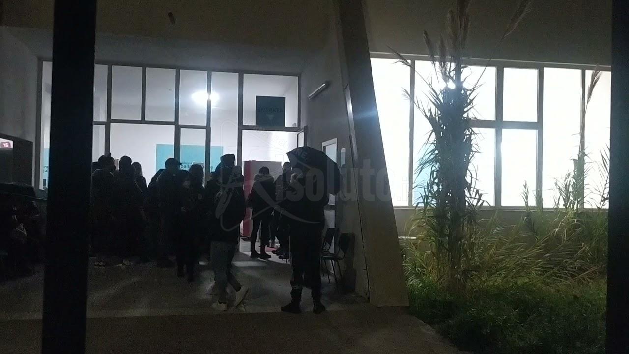 Altra giornata di grande affluenza ai punti vaccinali di Sciacca e Ribera, gente in coda anche di sera (Video)