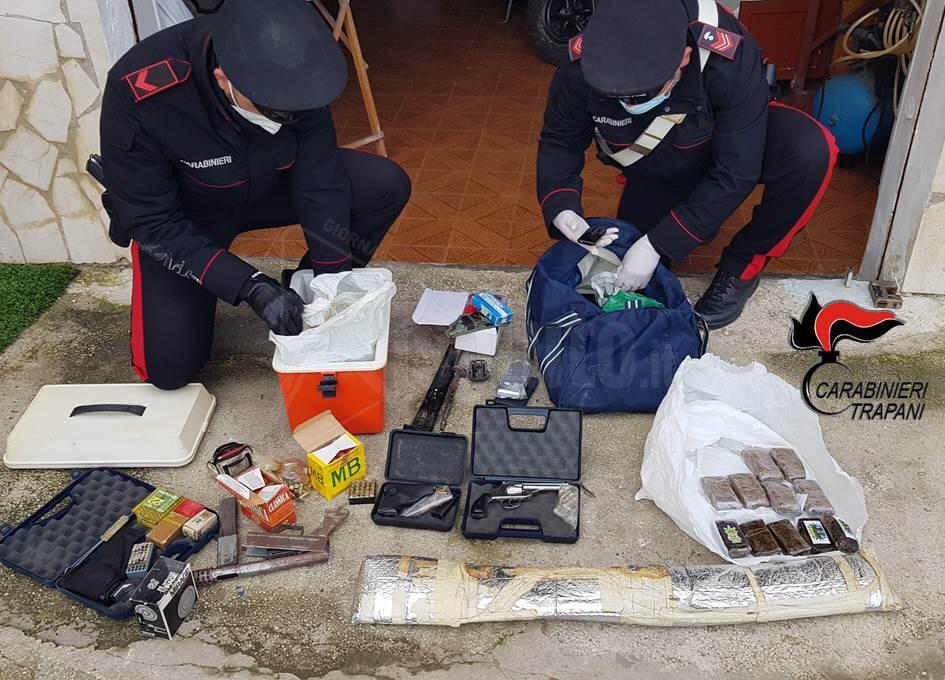 Omicidio "Cold Case", arrestato lo zio del presunto omicida in garage droga e un arsenale