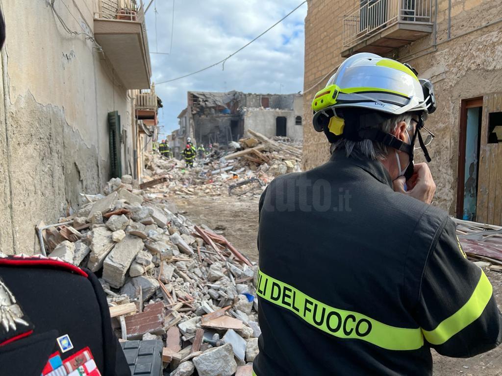 Recuperati i corpi di altre quattro vittime della tragedia di Ravanusa, adesso si cercano due dispersi