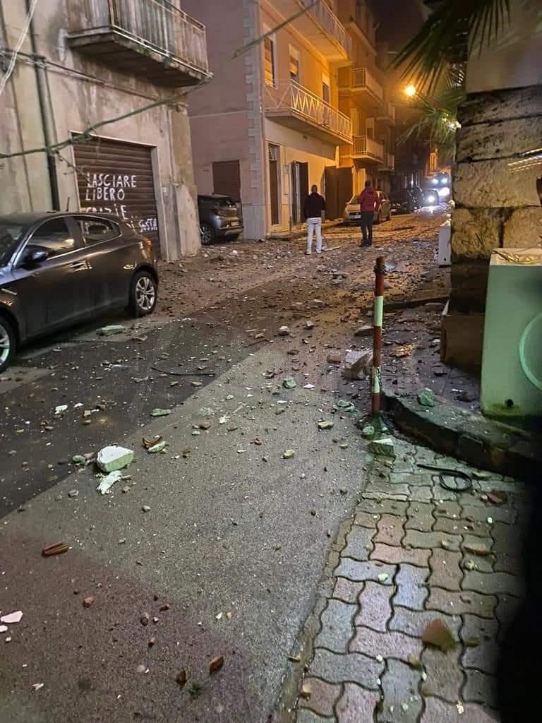 Fuga di gas e crollo di una palazzina, fuoco e dramma a Ravanusa