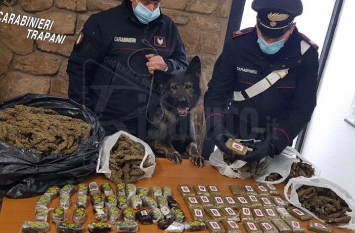 In casa con sette chili di hashish e quattro di marijuana, i carabinieri  arrestano un uomo a Valderice
