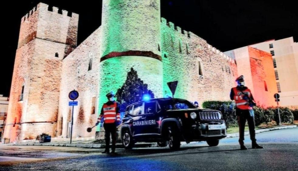 Rissa per la fine di una relazione, cinque persone denunciate dai carabinieri