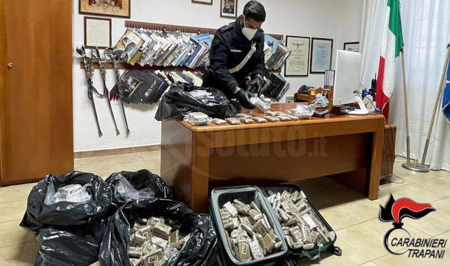 Maxi sequestro di hashish a Pantelleria, 1300 panetti pronti per essere portati fuori dall'isola
