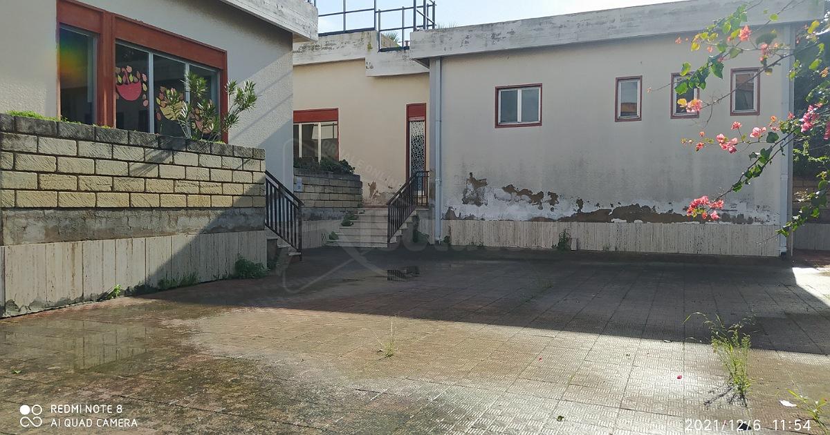 Piove in un'aula della materna Montessori, preside sospende le lezioni