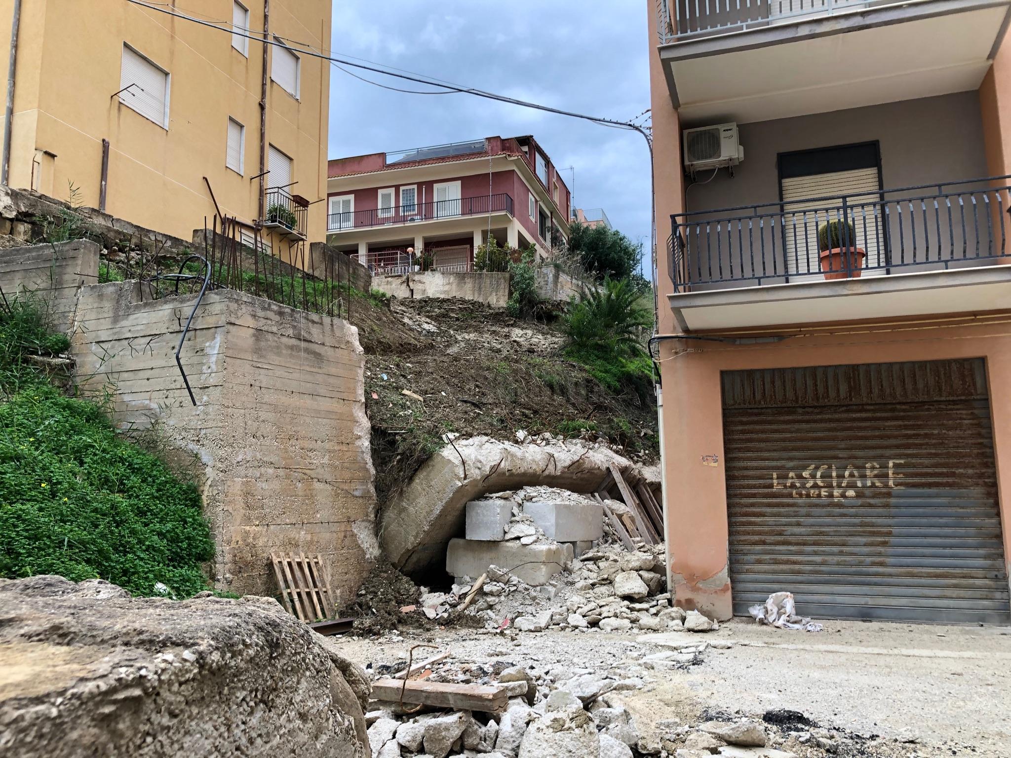 Si allungano i tempi per il rientro a casa delle 19 famiglie di via Lido 80 a Sciacca